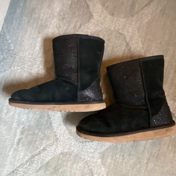 black ugg boots size 3